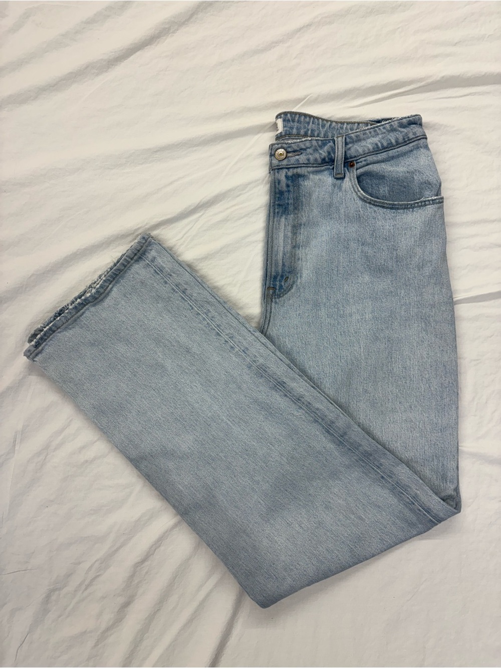 Abercrombie & Fitch Light Wash High-Rise ‘The 90’s Relaxed Jeans’ | Size 32 / 14